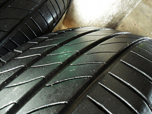 ยางขอบ16 มิชลิน205-60-R16ลงพื้นปี14 (4เส้น 3,600บ)