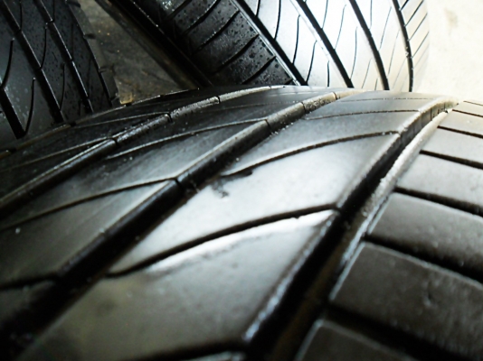 ยางขอบ16 มิชลิน205-60-R16ลงพื้นปี14 (4เส้น 3,600บ)