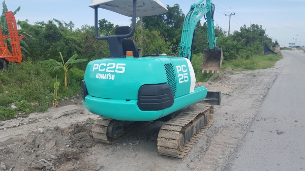 ขายรถขุดpc25---7  มีไลน์หัวเจาะ  รถนอกญี่ปุ่นถูกเหลือเชื่อ