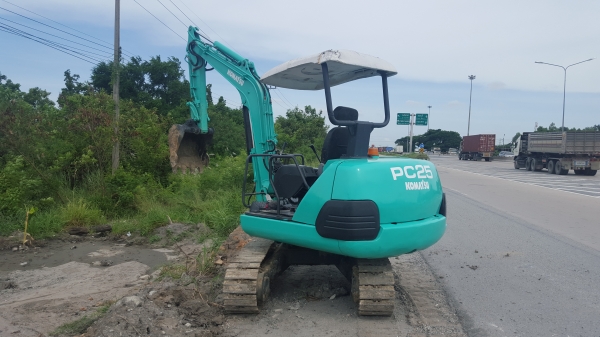 ขายรถขุดpc25---7  มีไลน์หัวเจาะ  รถนอกญี่ปุ่นถูกเหลือเชื่อ
