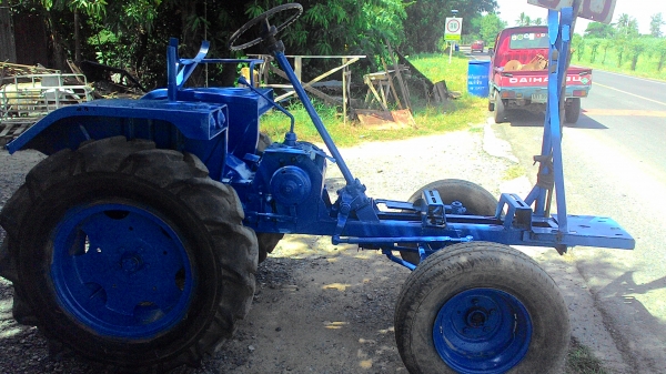 โครงรถไถนั้งขับ