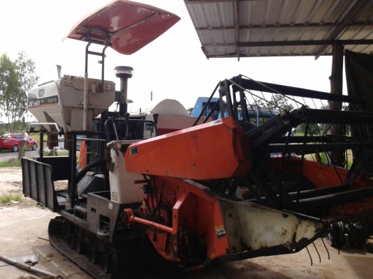 ขายรถเกี่ยว KUBOTA DC60 PLUS ขายตสมสภาพ เครื่องพังครับ  ราคาถูกๆครับ