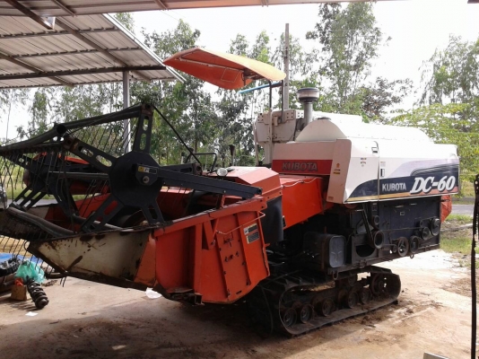 ขายรถเกี่ยว KUBOTA DC60 PLUS ขายตสมสภาพ เครื่องพังครับ  ราคาถูกๆครับ