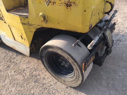 รถบดถนน ขนาด 2.5 ตัน SAKAI เก่าญี่ปุ่น รถบดถนน ขนาด 2.5 ตัน SAKAI เก่าญี่ปุ่น