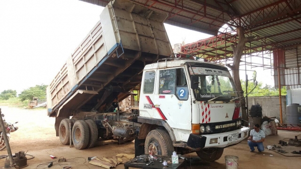 ขาย 10 ล้อดั้ม ไอ้หลง FN527M-A เครื่อง 6D16 195 แรงม้า คัสซีสวยตลอดเส้น เกียร์ 10 สปีด ยางเต็ม เปลี่ยนซีลกระบอกดั้มให้ใหม่ด้วยครับ