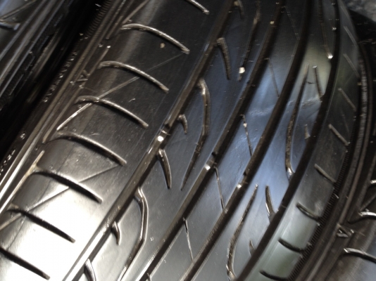 DUNLOP 215 60R16 ปี2014 สภาพสวยดอกเยอะมากๆไม่มีปะ DUNLOP 215 60R16 ปี2014 สภาพสวยดอกเยอะมากๆไม่มีปะ