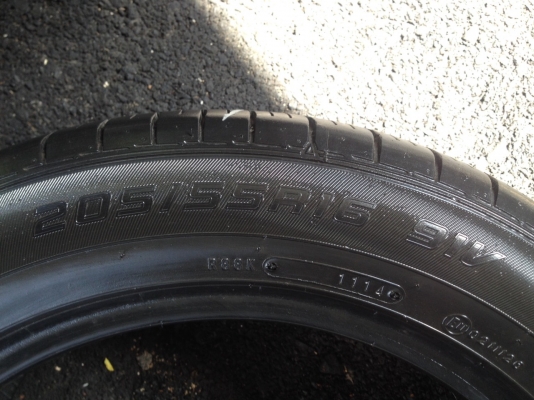 ยางDUNLOP 205 55R16ปี2014สวยถูกคุ้ม ยางDUNLOP 205 55R16ปี2014สวยถูกคุ้ม