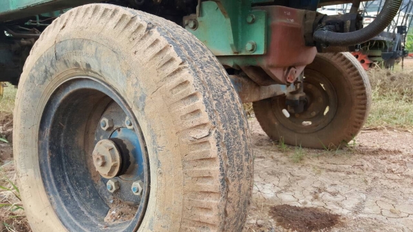 ขายรถไถ FORD 6600 T3 ติดคีบหลัง เอกสารสัญญาซื้อขาย รถพร้อมใช้ ราคาคุยกันได้ครับ ขายรถไถ FORD 6600 T3 ติดคีบหลัง เอกสารสัญญาซื้อขาย รถพร้อมใช้ ราคาคุยกันได้ครับ