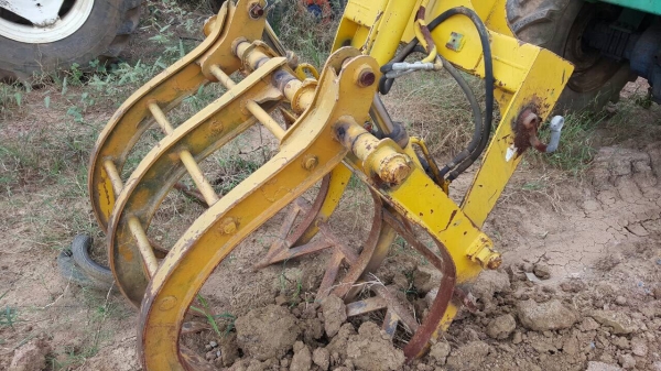 ขายรถไถ FORD 6600 T3 ติดคีบหลัง เอกสารสัญญาซื้อขาย รถพร้อมใช้ ราคาคุยกันได้ครับ ขายรถไถ FORD 6600 T3 ติดคีบหลัง เอกสารสัญญาซื้อขาย รถพร้อมใช้ ราคาคุยกันได้ครับ