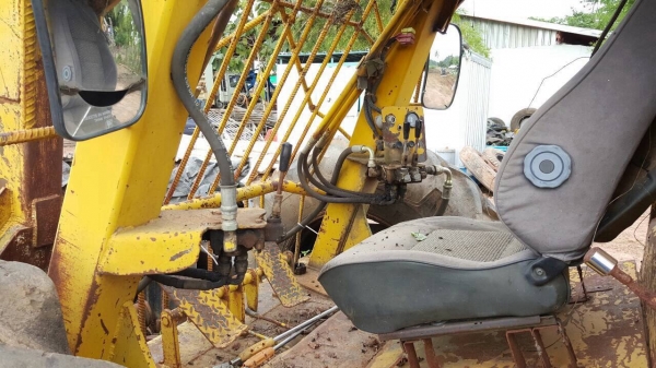 ขายตามสภาพคีบ 3 ล้อ เครื่องดอยซ์ 4 สูบ เช็คระบบไฮดรอริคก็ใช้งานได้แล้วครับ