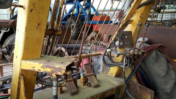 ขายรถคีบ 3 ล้อ เครื่องดอยซ์ 4 สูบ สภาพต้องเช็คระบบไฮดรอริคครับ ขายรถคีบ 3 ล้อ เครื่องดอยซ์ 4 สูบ สภาพต้องเช็คระบบไฮดรอริคครับ