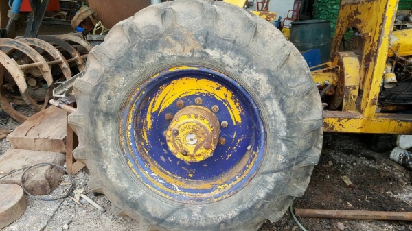 ขายรถคีบ 3 ล้อ เครื่องดอยซ์ 4 สูบ สภาพต้องเช็คระบบไฮดรอริคครับ ขายรถคีบ 3 ล้อ เครื่องดอยซ์ 4 สูบ สภาพต้องเช็คระบบไฮดรอริคครับ