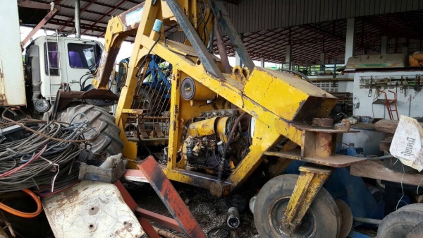 ขายรถคีบ 3 ล้อ เครื่องดอยซ์ 4 สูบ สภาพต้องเช็คระบบไฮดรอริคครับ ขายรถคีบ 3 ล้อ เครื่องดอยซ์ 4 สูบ สภาพต้องเช็คระบบไฮดรอริคครับ