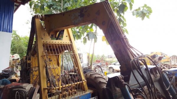 ขายรถคีบ 3 ล้อ เครื่องดอยซ์ 4 สูบ สภาพต้องเช็คระบบไฮดรอริคครับ ขายรถคีบ 3 ล้อ เครื่องดอยซ์ 4 สูบ สภาพต้องเช็คระบบไฮดรอริคครับ