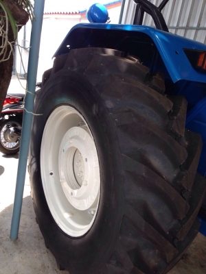 รถไถฟอด6610s 90แรง ใส่2เพลาใด้ เครื่องดีไม่มีไอ ไฮดีไม่มีตก สนใจมาดูรถใด้ทุกวัน เดินทางสดวกอยู่ติดถนนใหญ่เส้นทางสายกาญจนบุรี เจ้าของขายเอง