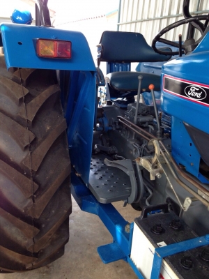 รถไถฟอด6610s 90แรง ใส่2เพลาใด้ เครื่องดีไม่มีไอ ไฮดีไม่มีตก สนใจมาดูรถใด้ทุกวัน เดินทางสดวกอยู่ติดถนนใหญ่เส้นทางสายกาญจนบุรี เจ้าของขายเอง