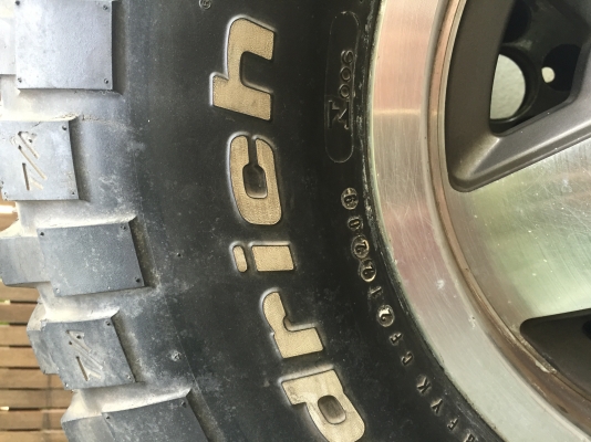 ล้อjeep+ยางbf km2 32*15ปี09 ล้อjeep+ยางbf km2 32*15ปี09