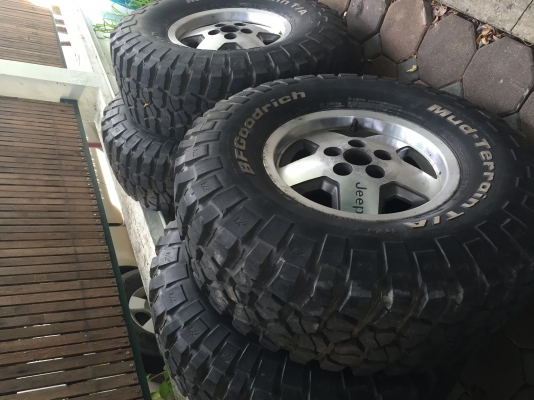 ล้อjeep+ยางbf km2 32*15ปี09