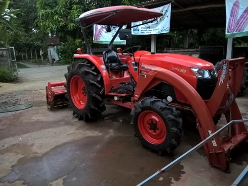 ขายรถไถ 47 แรงม้า ใบดันคานบน