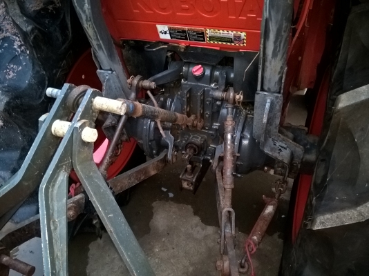 ขายรถไถ 47 แรงม้า ใบดันคานบน