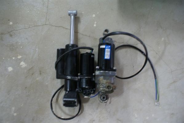 ขาย ทริมเครื่อง ฮอนด้า 50แรงม้า 4จังหวะ 17500 บาท