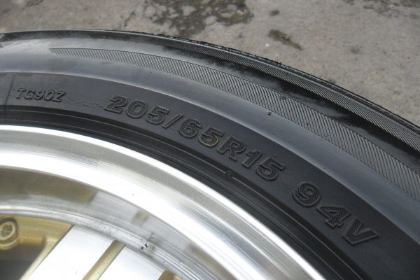 ล้อแม็ก 15นิ้ว 5รู114 พร้อมยาง สวยๆ 4 ล้อ ราคา 5700 บาท