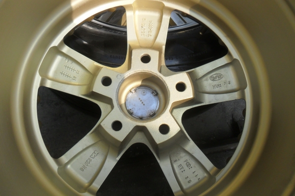 ล้อแม็ก 15นิ้ว 5รู114 พร้อมยาง สวยๆ 4 ล้อ ราคา 5700 บาท