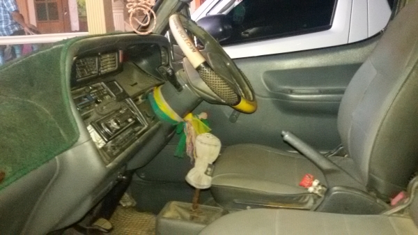 ขายรถตู้หัวจรวจ ติดแกส์แล้วพร้อมใช้งานราคา110000บาทสนใจโทร0813655997อำพร พาเจริญราคานี้ยังคุยกับอีกได้นะครับ