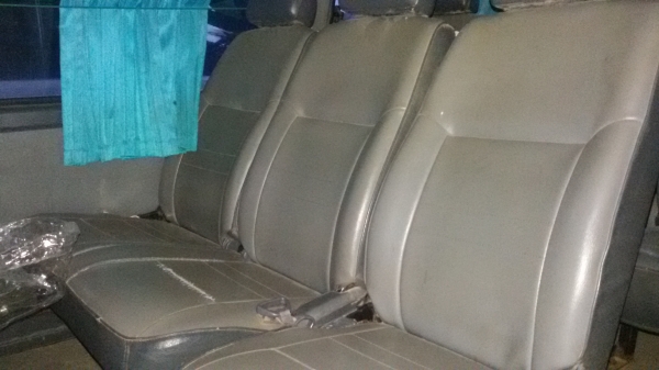 ขายรถตู้หัวจรวจ ติดแกส์แล้วพร้อมใช้งานราคา110000บาทสนใจโทร0813655997อำพร พาเจริญราคานี้ยังคุยกับอีกได้นะครับ