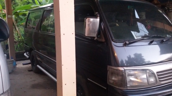 ขายรถตู้หัวจรวจ ติดแกส์แล้วพร้อมใช้งานราคา110000บาทสนใจโทร0813655997อำพร พาเจริญราคานี้ยังคุยกับอีกได้นะครับ