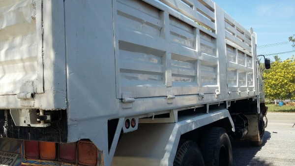 ขายสิบล้อดั้ม 2 เพลา M6 ปี51 เครื่อง 260 เทอโบ อินเตอร์ สวยๆ เดิมๆครับ สนใจ 081 7368589