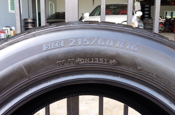 ยาง,215-60-16 Bridgestone Ecopia EP200 ปี14สภาพเต็ม ชุดละ 4,500 ยาง,215-60-16 Bridgestone Ecopia EP200 ปี14สภาพเต็ม ชุดละ 4,500