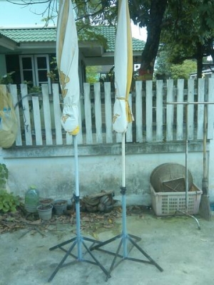 ร่มมือสองสภาพใช้งานได้พร้อมขา