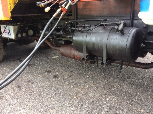 HINO10ล้อ(NewKT725) 2เพลามีสโลว์ เบรคลมดัน พร้อมเฮี๊ยบ 5T สภาพสวย รถพร้อมใช้งาน ขึ้นแม็คโคร 200ได้ขาย 650,000บาท ศุภากร(081-1903107,081-4252943)