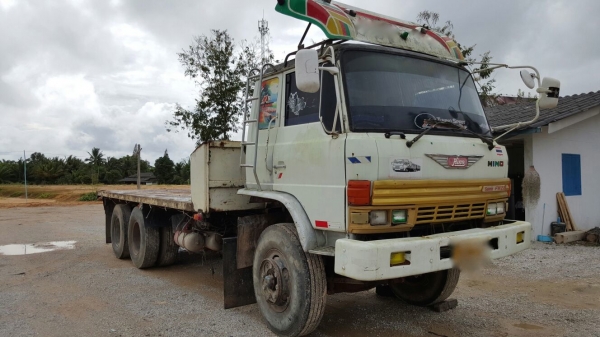 รถฮีโน่ 10 ล้อ พื้นเรียบ FM227  220 แรงม้า. ปี 34   สนใจติดต่อ  081 - 6079515