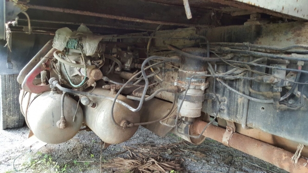 รถฮีโน่ 10 ล้อ พื้นเรียบ FM227  220 แรงม้า. ปี 34   สนใจติดต่อ  081 - 6079515