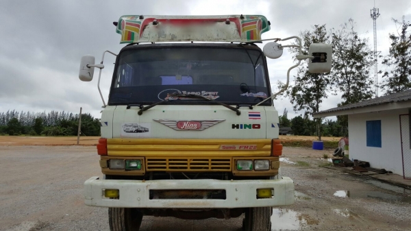 รถฮีโน่ 10 ล้อ พื้นเรียบ FM227  220 แรงม้า. ปี 34   สนใจติดต่อ  081 - 6079515