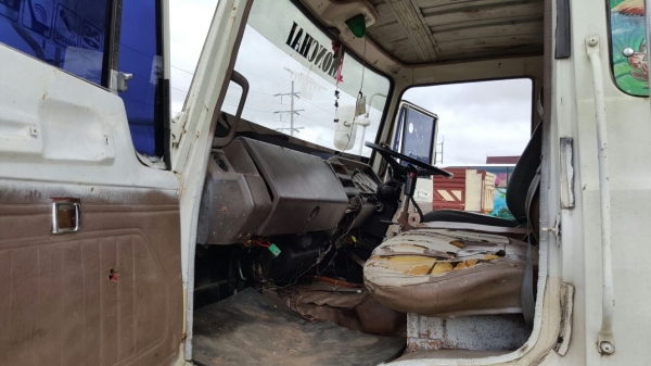 รถฮีโน่ 10 ล้อ พื้นเรียบ FM227  220 แรงม้า. ปี 34   สนใจติดต่อ  081 - 6079515