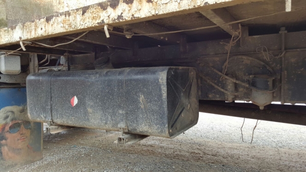 รถฮีโน่ 10 ล้อ พื้นเรียบ FM227  220 แรงม้า. ปี 34   สนใจติดต่อ  081 - 6079515