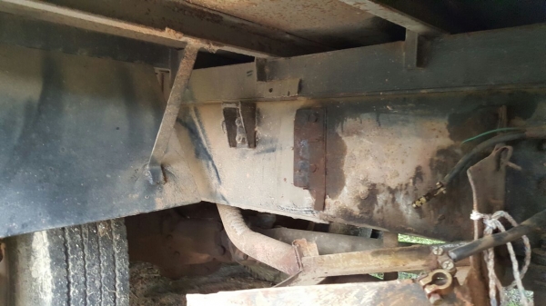 รถฮีโน่ 10 ล้อ พื้นเรียบ FM227  220 แรงม้า. ปี 34   สนใจติดต่อ  081 - 6079515