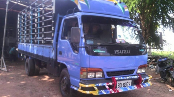 ขายรถ6ล้อ ISUZU NPR130แรง สภาพพร้อมใช้งาน เอกสารพร้อมโอน สนใจโทร 090-8588220คุณนะ 093-3258446คุณบิว หรือเข้าดูสินค้าอื่นๆได้ที่ www.truck.in.th/498 หรือเพจFacebook ณรงค์ ซื้อขายรถมือสอง (เว็บไซต์ส่วนตัว) หรือFacebook ตลาดรถมือสอง คุณนะ