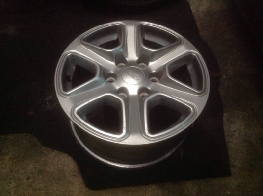 ขายล้อ FORD RANGER ขอบ 17 X 8" จำนวน 2 วง 3500