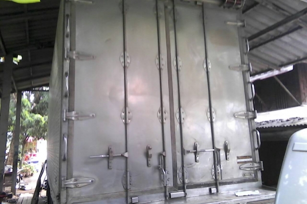 ขาย10ล้อตู้เย็น FL18 ตู้ยาว 6.30 เมตร ขาย 580,000 หรือแยกหัวคัชซีก็ได้ครับ 540,000 ครับ 0892095791 บอย0818587114 ประเพียด