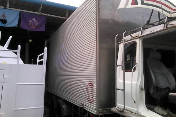 ขาย10ล้อตู้เย็น FL18 ตู้ยาว 6.30 เมตร ขาย 580,000 หรือแยกหัวคัชซีก็ได้ครับ 540,000 ครับ 0892095791 บอย0818587114 ประเพียด