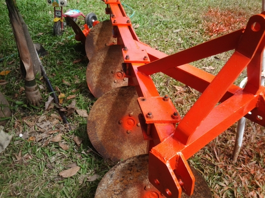 ขายตามสภาพผาล4ใบ18นิ้วติดมากับรถไถ26แรงคูโบต้า