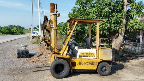 ขายด่วนรถยกKOMATSU FD25-10 ดีเซลยก2.5ตันเสาสูง3.5เมตรงากะดกได้รถนอกนำเข้ายังไม่เคยใช้งานในเมืองไทยเลย