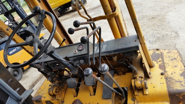 ขายด่วนรถยกKOMATSU FD25-10 ดีเซลยก2.5ตันเสาสูง3.5เมตรงากะดกได้รถนอกนำเข้ายังไม่เคยใช้งานในเมืองไทยเลย