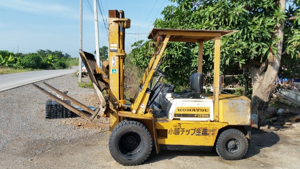 ขายด่วนรถยกKOMATSU FD25-10 ดีเซลยก2.5ตันเสาสูง3.5เมตรงากะดกได้รถนอกนำเข้ายังไม่เคยใช้งานในเมืองไทยเลย