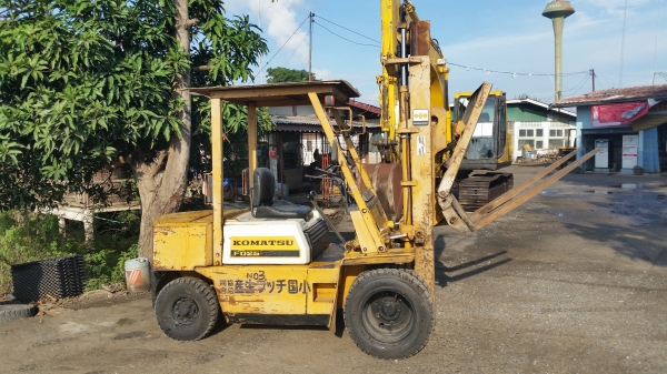 ขายด่วนรถยกKOMATSU FD25-10 ดีเซลยก2.5ตันเสาสูง3.5เมตรงากะดกได้รถนอกนำเข้ายังไม่เคยใช้งานในเมืองไทยเลย