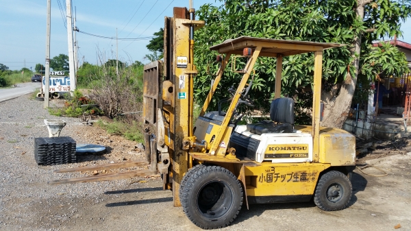ขายด่วนรถยกKOMATSU FD25-10 ดีเซลยก2.5ตันเสาสูง3.5เมตรงากะดกได้รถนอกนำเข้ายังไม่เคยใช้งานในเมืองไทยเลย